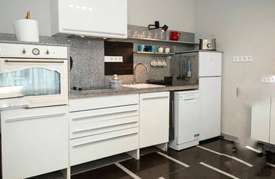 Vermietung einer komfortablen 2-Zimmer-Wohnung, 65 m², Stadtteil Hl. Hl. Konstantin und Helena, Varna, Bulgarien